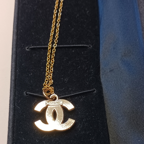 Authentic CHANEL Charm/Pull on Unbranded Gold over .925 chain - Picture 2 of 4